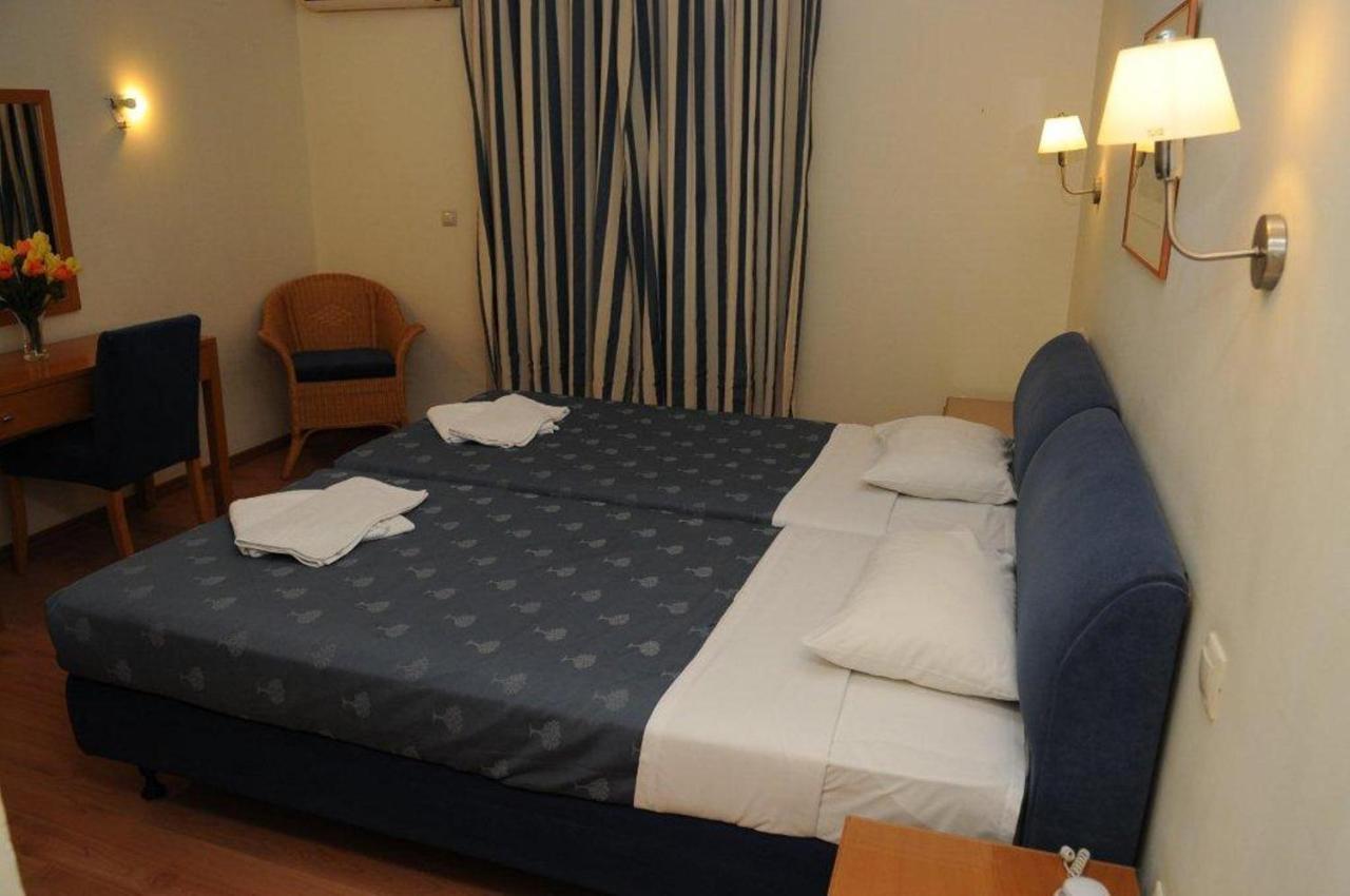 Hotel Pantheon Markópoulon Zimmer foto